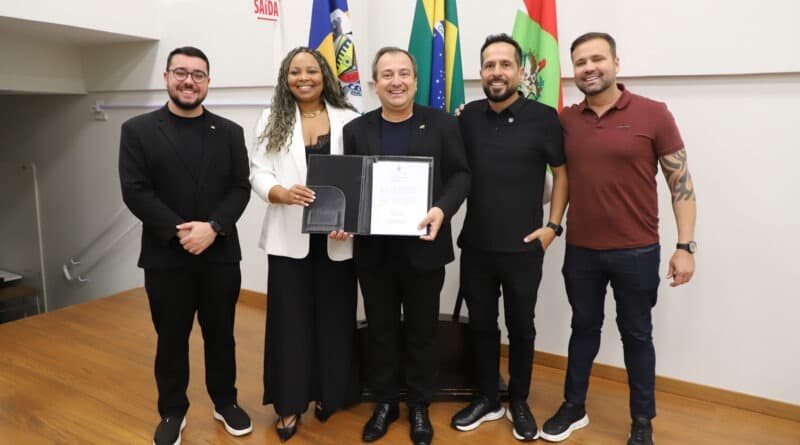 Empossada na manhã de hoje a nova secretária da Saúde de Biguaçu