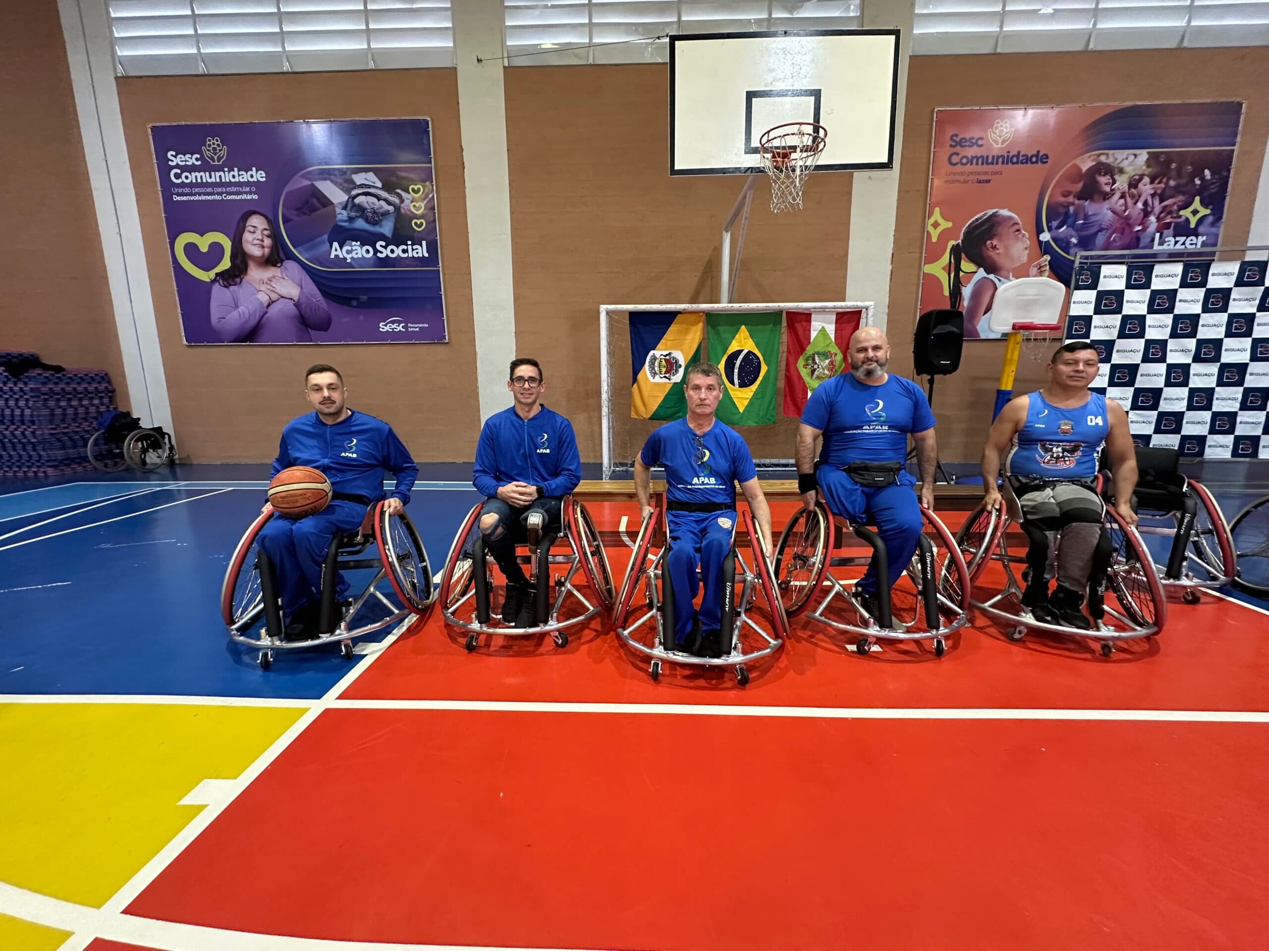 Biguaçu amplia investimento no paradesporto com entrega de cadeiras de rodas e novos materiais esportivos