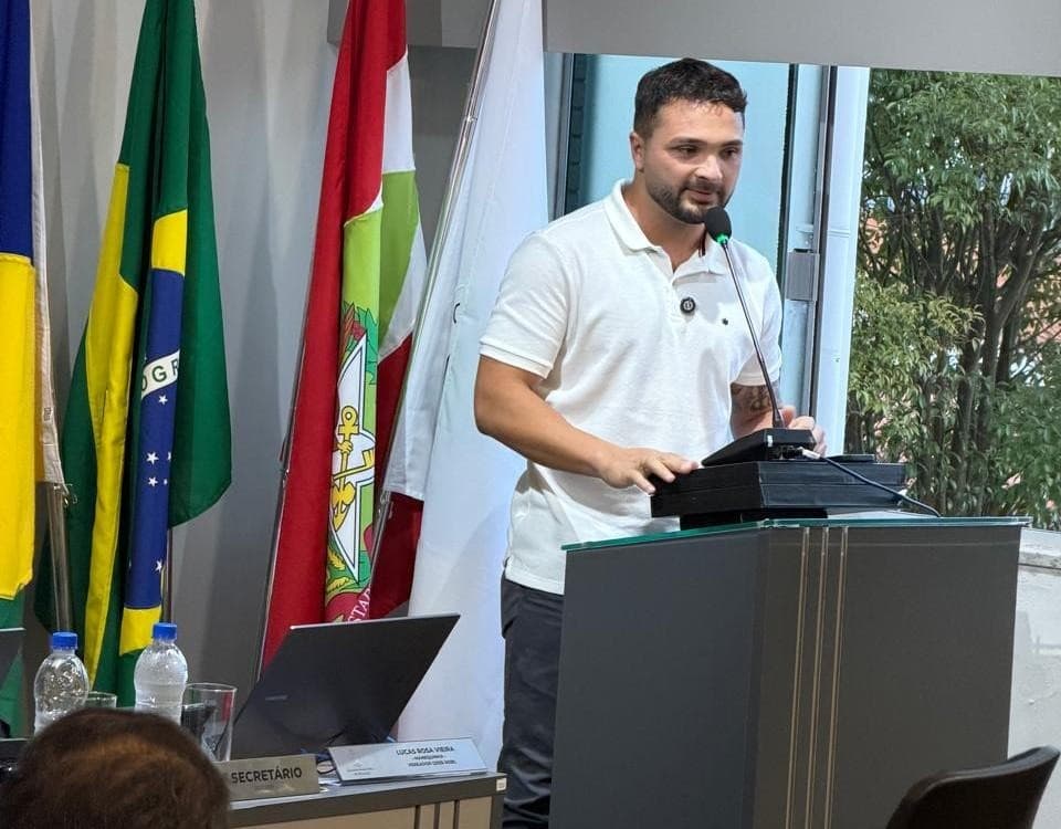 Manequinha retorna à Câmara de Biguaçu e assume como primeiro-secretário