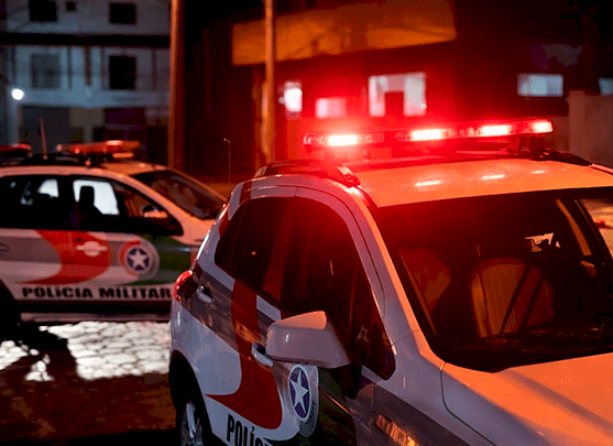 Três são presos após motorista não obedecer ordem de parada de veículo na Grande Florianópolis