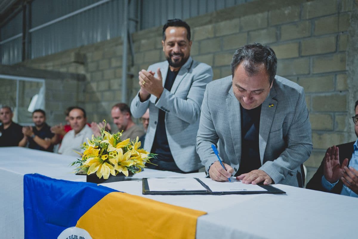 Prefeito de Biguaçu assina ordem de serviço para pavimentação de estrada